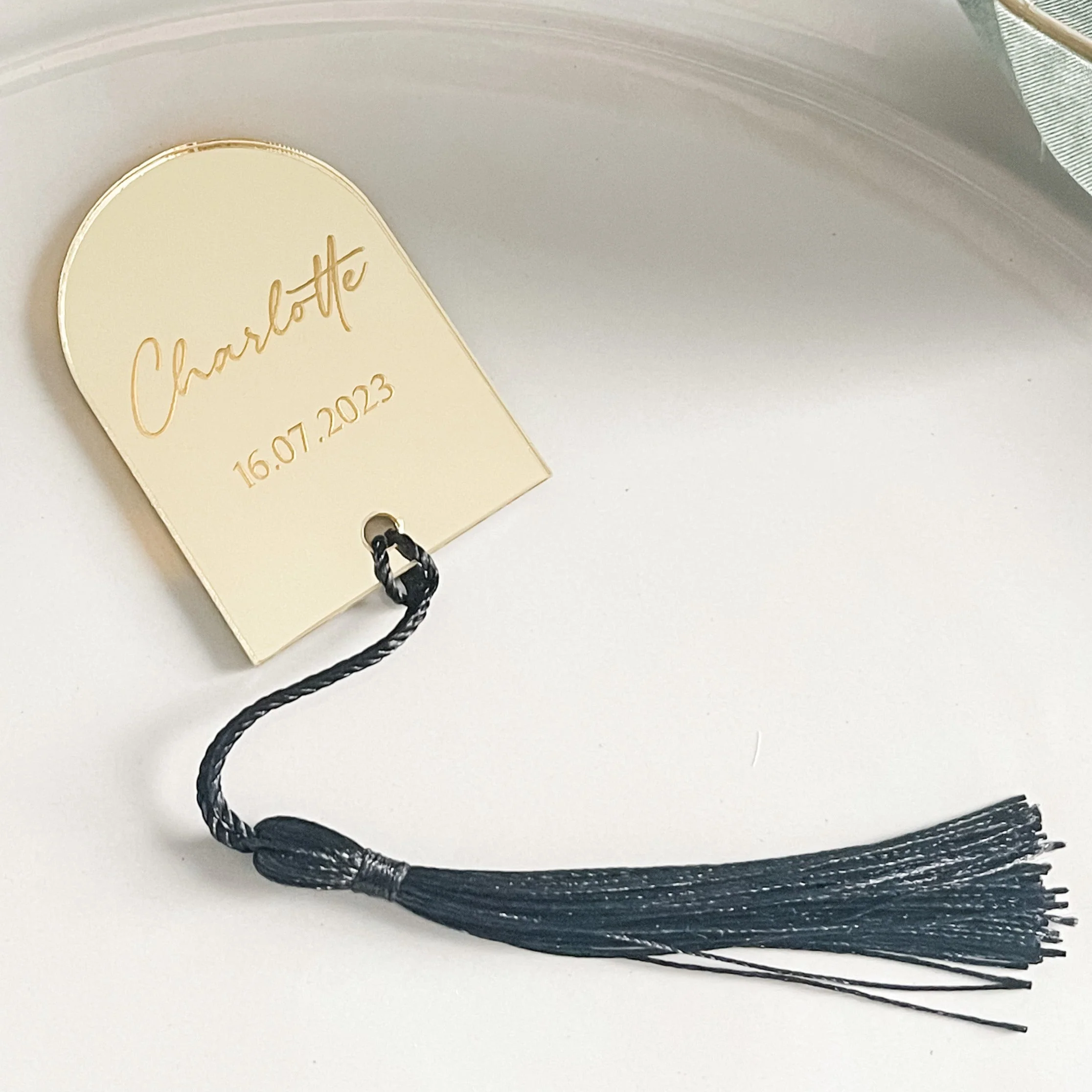 Elegant Arch-Shaped Wedding Name Cards - Image 2