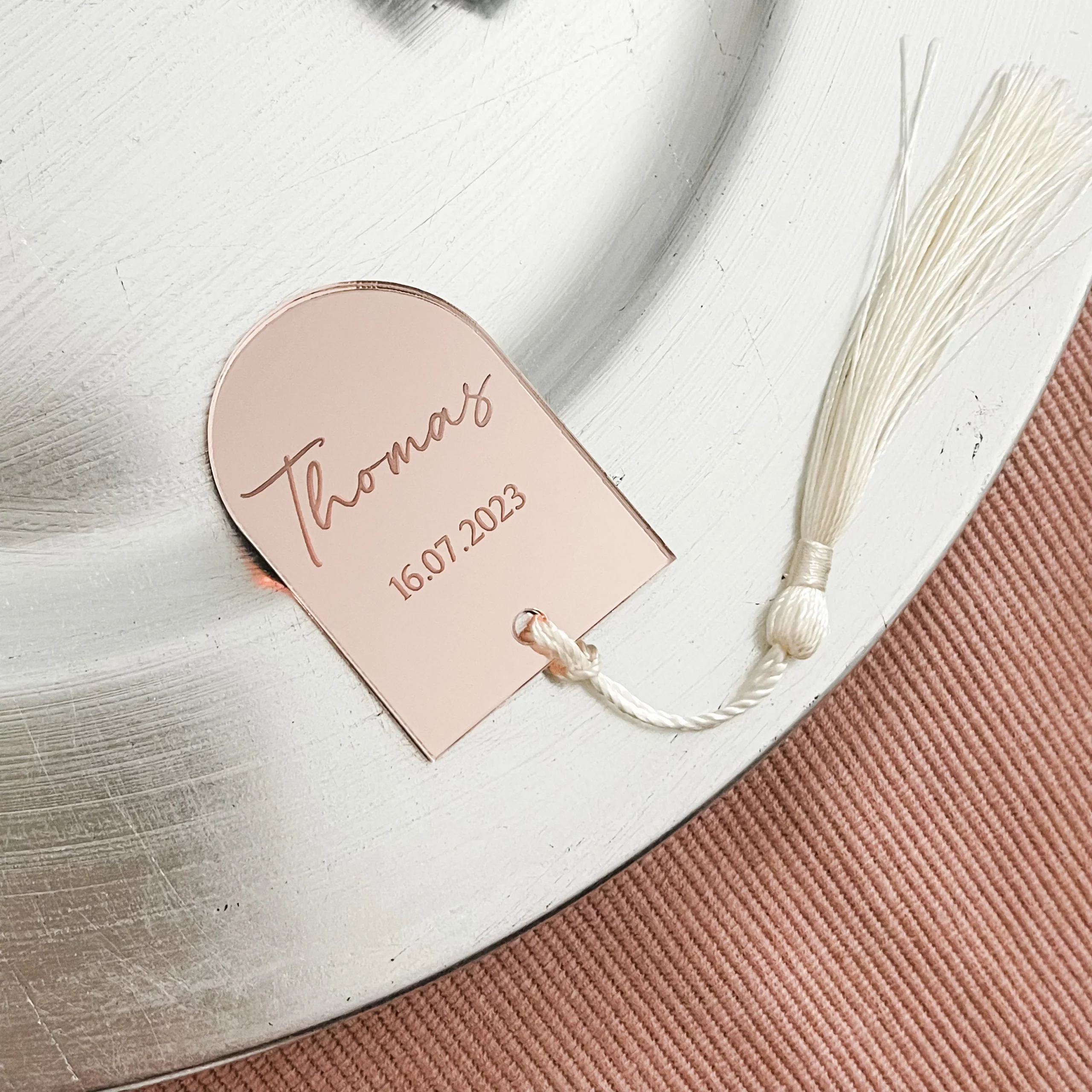 Elegant Arch-Shaped Wedding Name Cards - Image 4