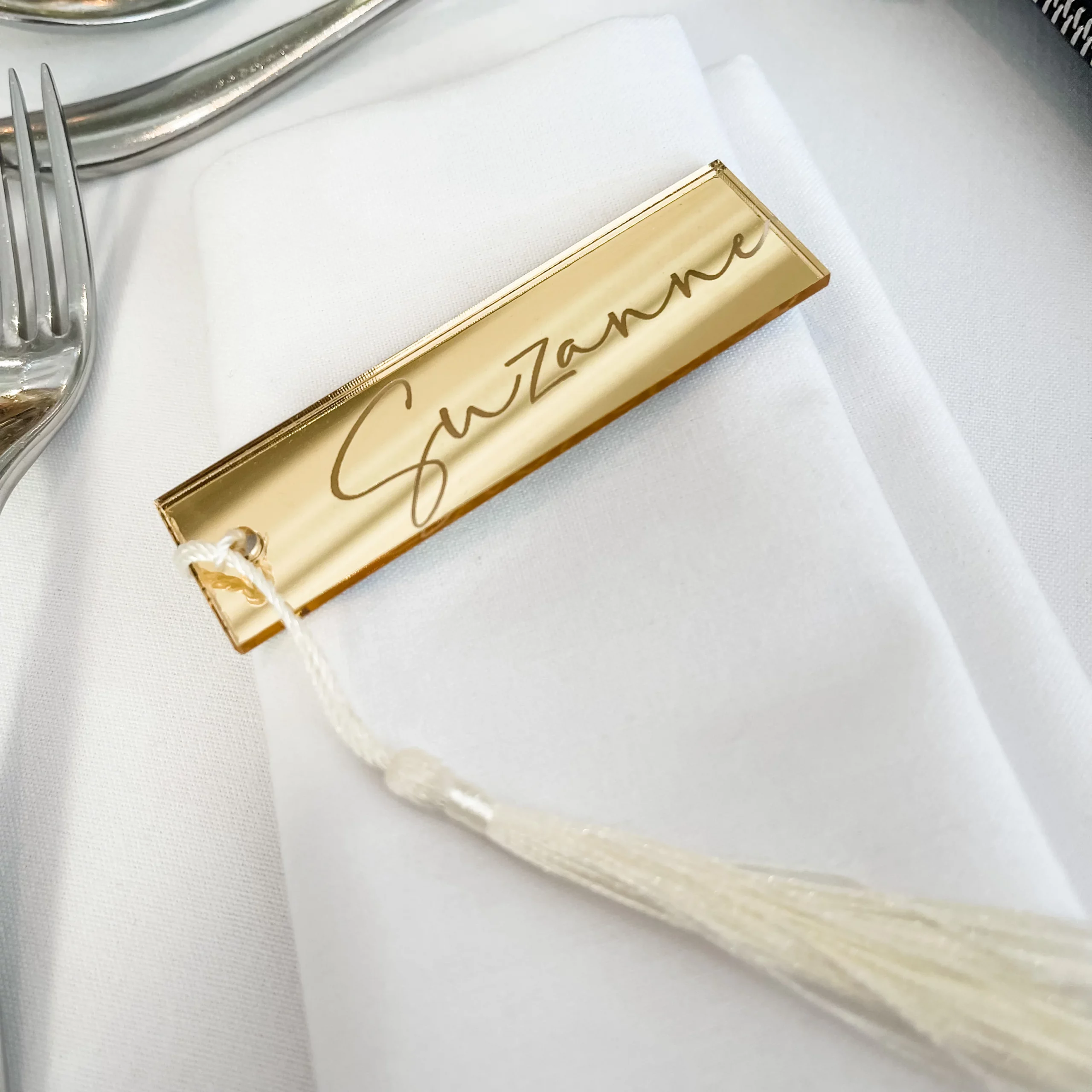 Luxury Mirror Place Card With Tassel - Image 4