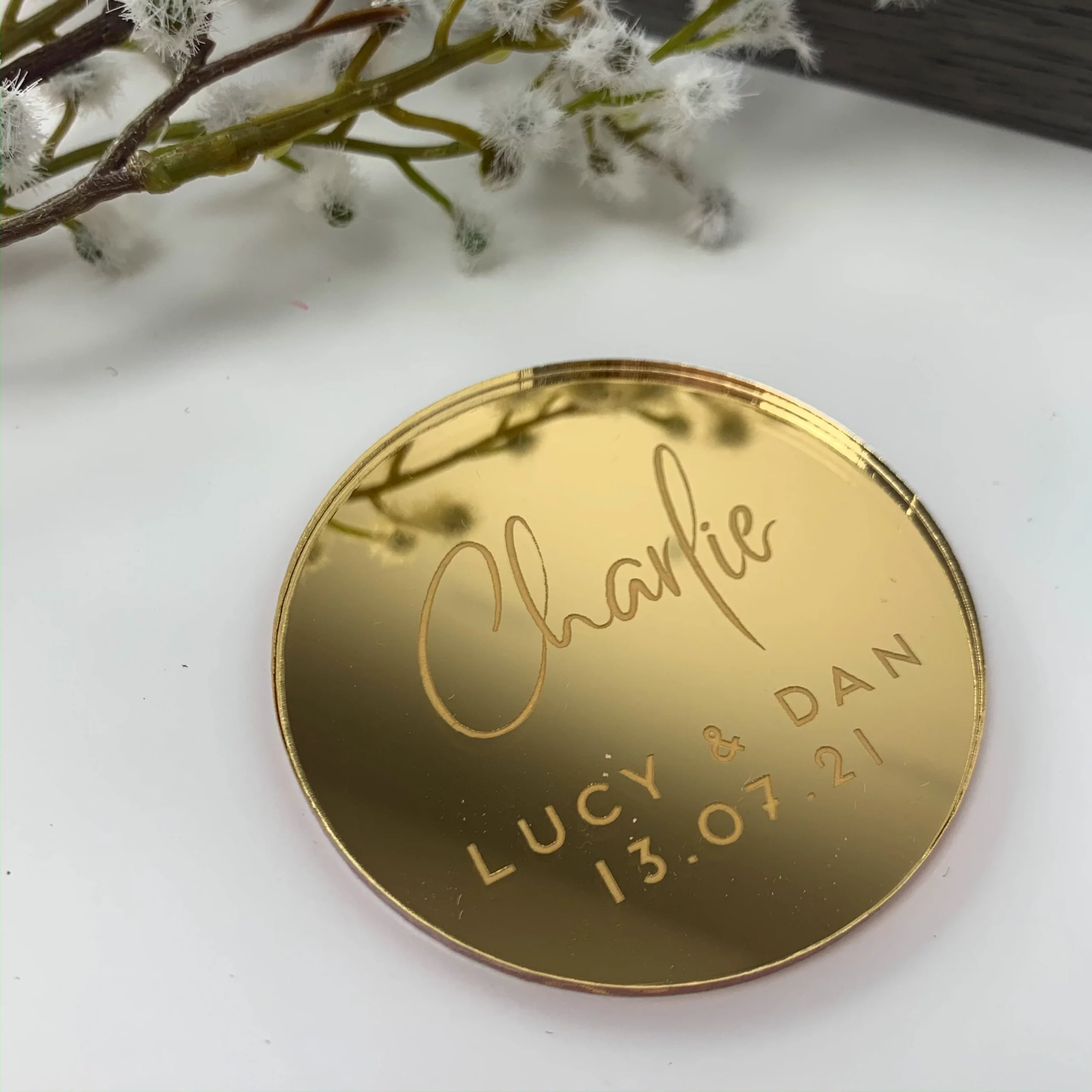 Gold Mirror Circle Wedding Place Cards - Image 4